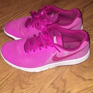 girls nike’s